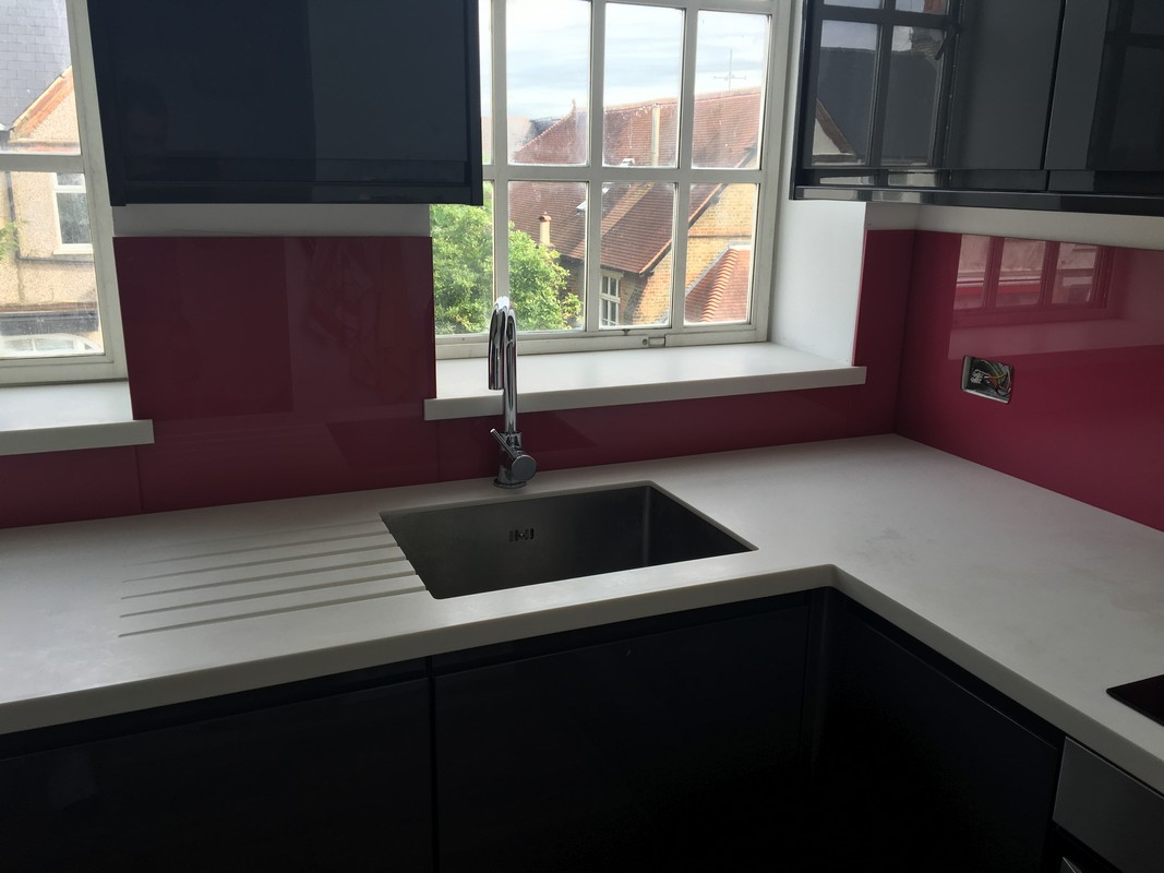 Deep plum coloured glass splashback in modern Holland Park kitchen